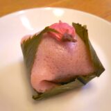 【銀座あけぼの】やわらかな春を包む桜餅。上品な甘さと塩の余韻