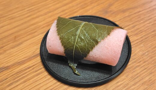 【浅草 梅園】葉が主役の桜餅。パリッと香る、食べ応えのある一枚